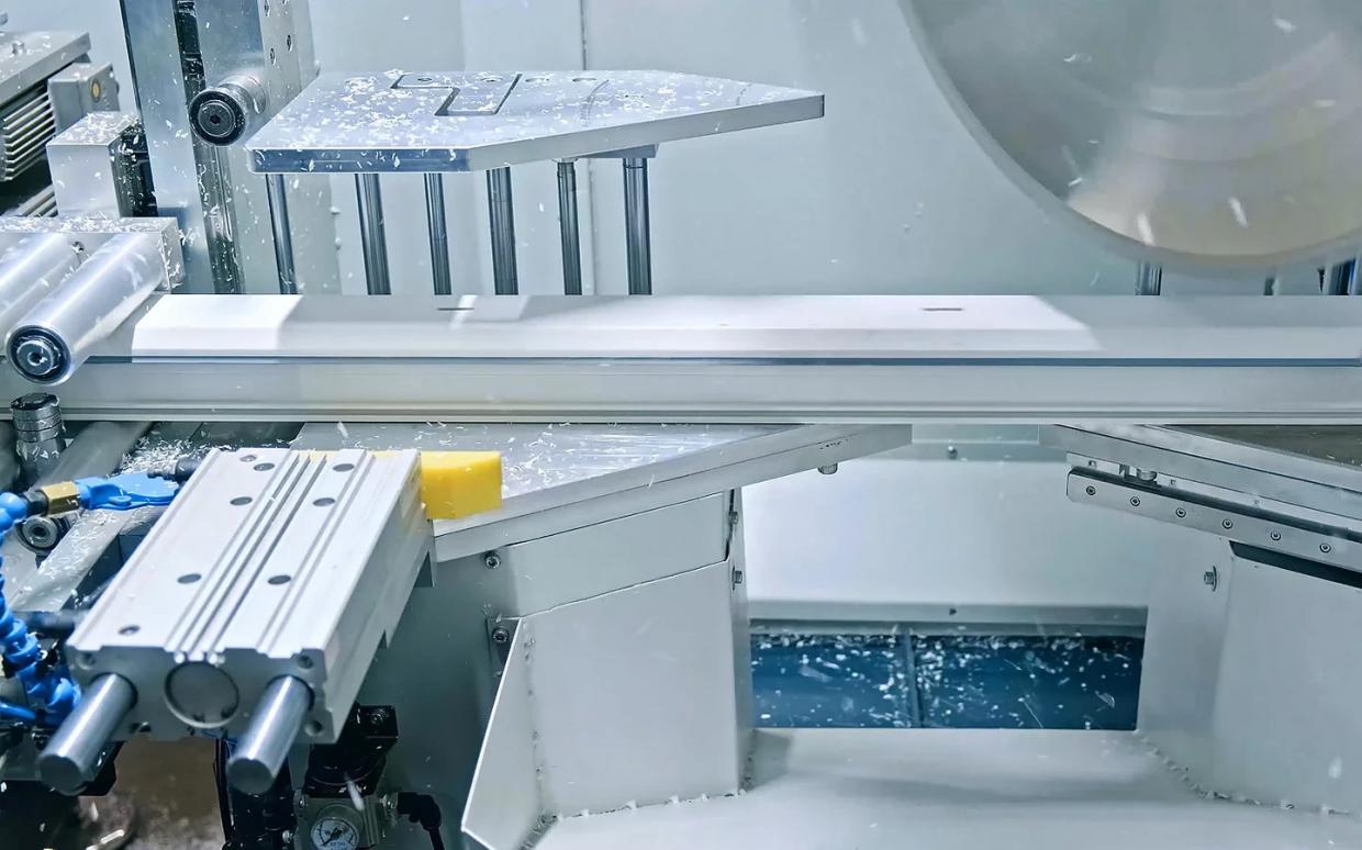 Sirius D550: Centro de corte y mecanizado PVC - Image 5