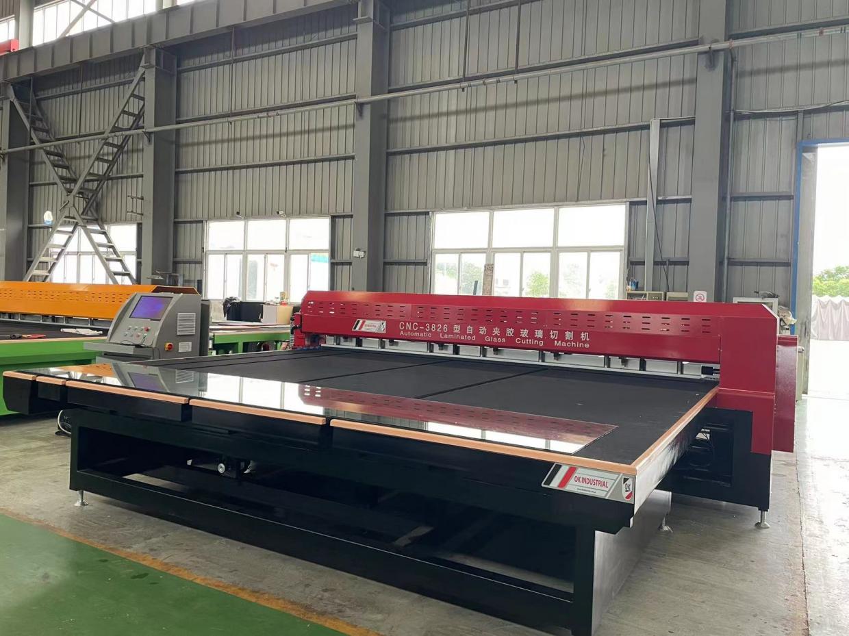 CVL 3700: Mesa de corte CNC para vidrio laminado - Image 3